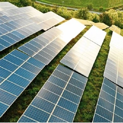 Große Speicherprojekte mit sauberer Energie aus Wind und Sonne können die Ene...